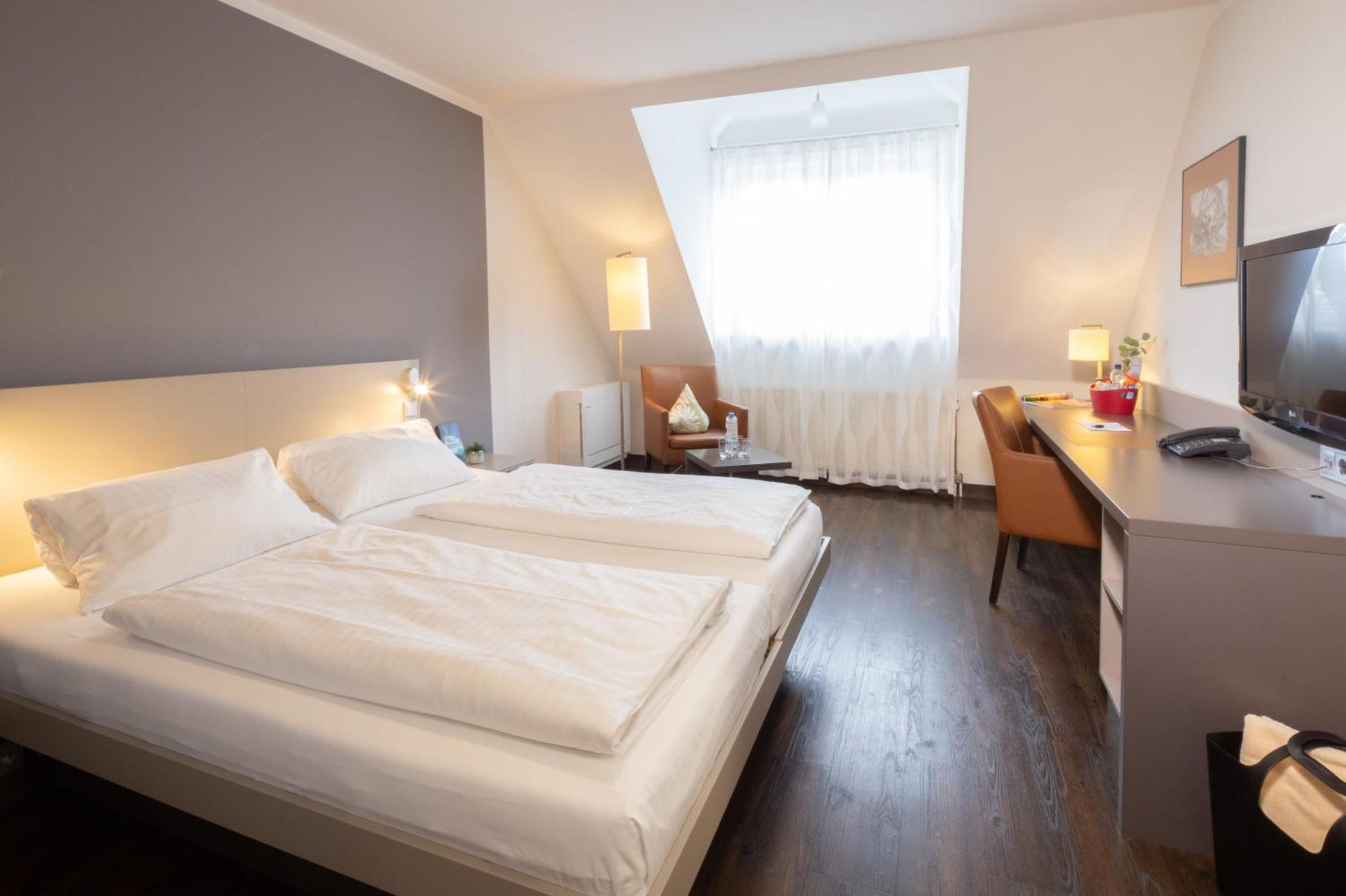 Hotel Traube Am See Friedrichshafen Exterior photo